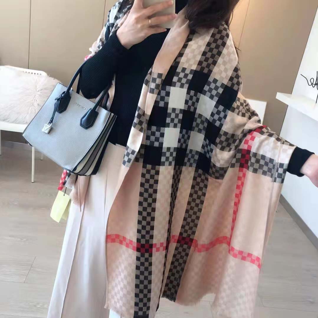 Luxury 2021 Scarf Designer British Plaid Cotton Ladies High Quality Women Cashmere Scarves For Autumn And Winter Shawl Dual-use
Luxury 2021 Scarf Designer British Plaid Cotton Ladies High Quality Women Cashmere Scarves For Autumn And Winter Shawl Dual-use