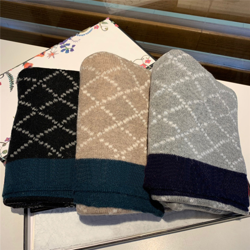 Winter Designer Cashmere Scarf For Men Women High Quality Brand Classic Letters Print Warm Soft Scarves Shawls Men's Women's Scarfs 3 Colors
Winter Designer Cashmere Scarf For Men Women High Quality Brand Classic Letters Print Warm Soft Scarves Shawls Men's Women's Scarfs 3 Colors
