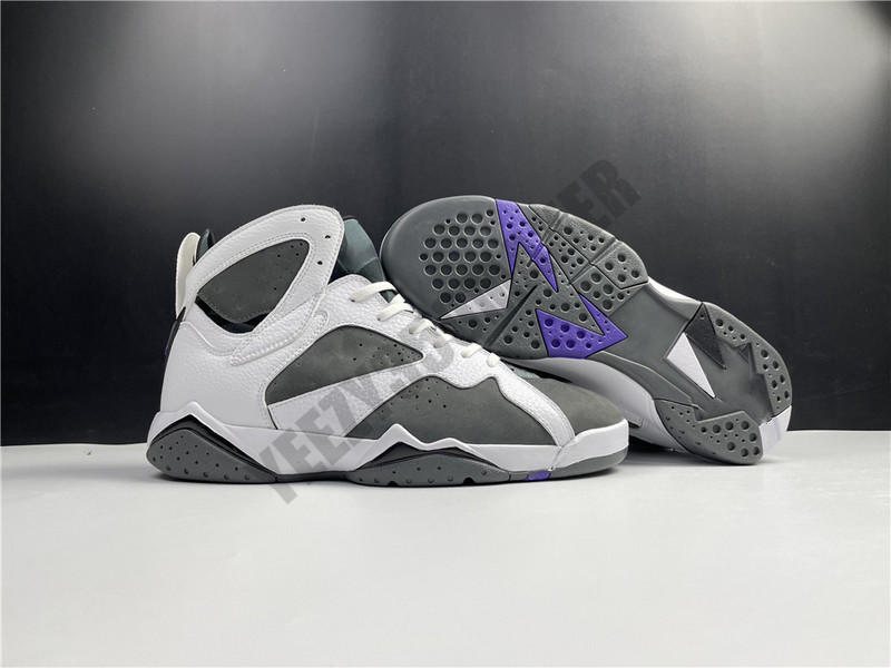 2021 high Flint Basketball Shoes Jumpman 7 7S White/Flint Grey Black Varsity Purple Real Carbon Fiber Men women Shoe Sports Athletic Sneakers Size 36-46 CU9307-100
2021 high Flint Basketball Shoes Jumpman 7 7S White/Flint Grey Black Varsity Purple Real Carbon Fiber Men women Shoe Sports Athletic Sneakers Size 36-46 CU9307-100