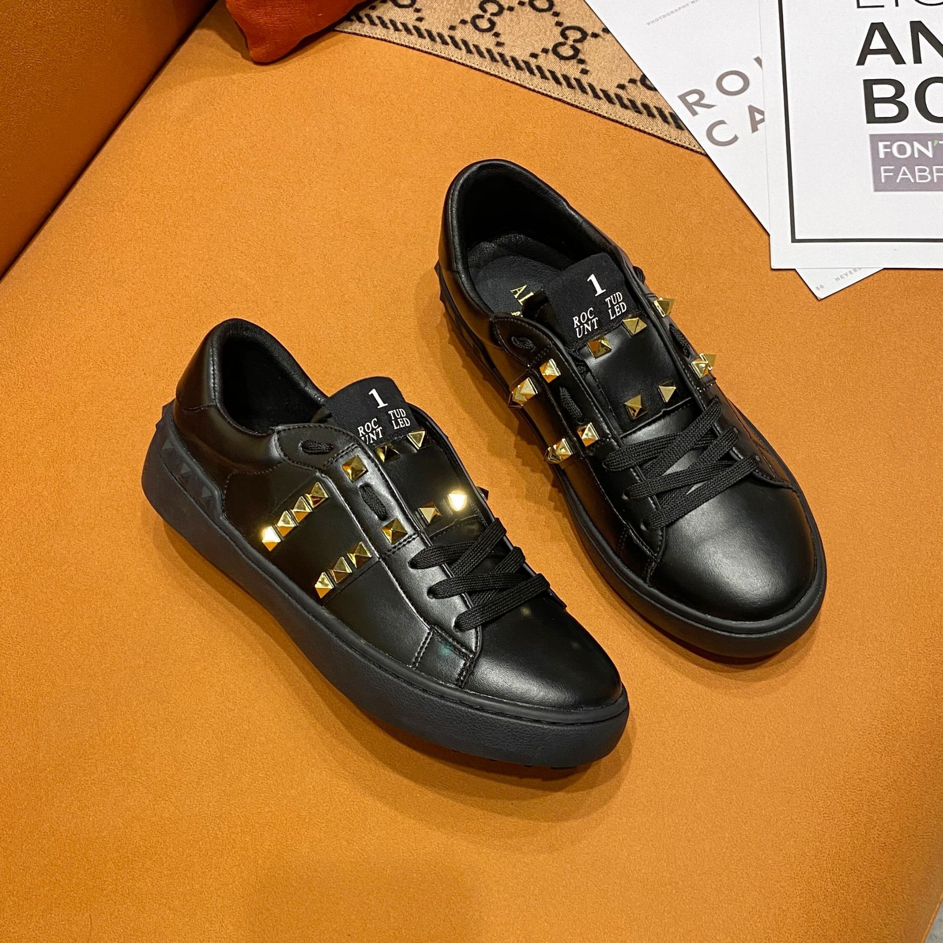 2022 Stud Spike Casual Shoes Trainer Black Red Triple Rivets Flat Fashion Platform Sneaker leather lace up trainers 35-45, #001
2022 Stud Spike Casual Shoes Trainer Black Red Triple Rivets Flat Fashion Platform Sneaker leather lace up trainers 35-45, #001