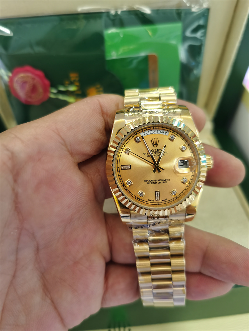 With Original Box Luxury Fashion WATCHES Top Quality 18k Yellow Gold 41mm Diamond Dial 18038 Watch Automatic Men's Wristwatch 2021, Original box + watch
With Original Box Luxury Fashion WATCHES Top Quality 18k Yellow Gold 41mm Diamond Dial 18038 Watch Automatic Men's Wristwatch 2021, Original box + watch