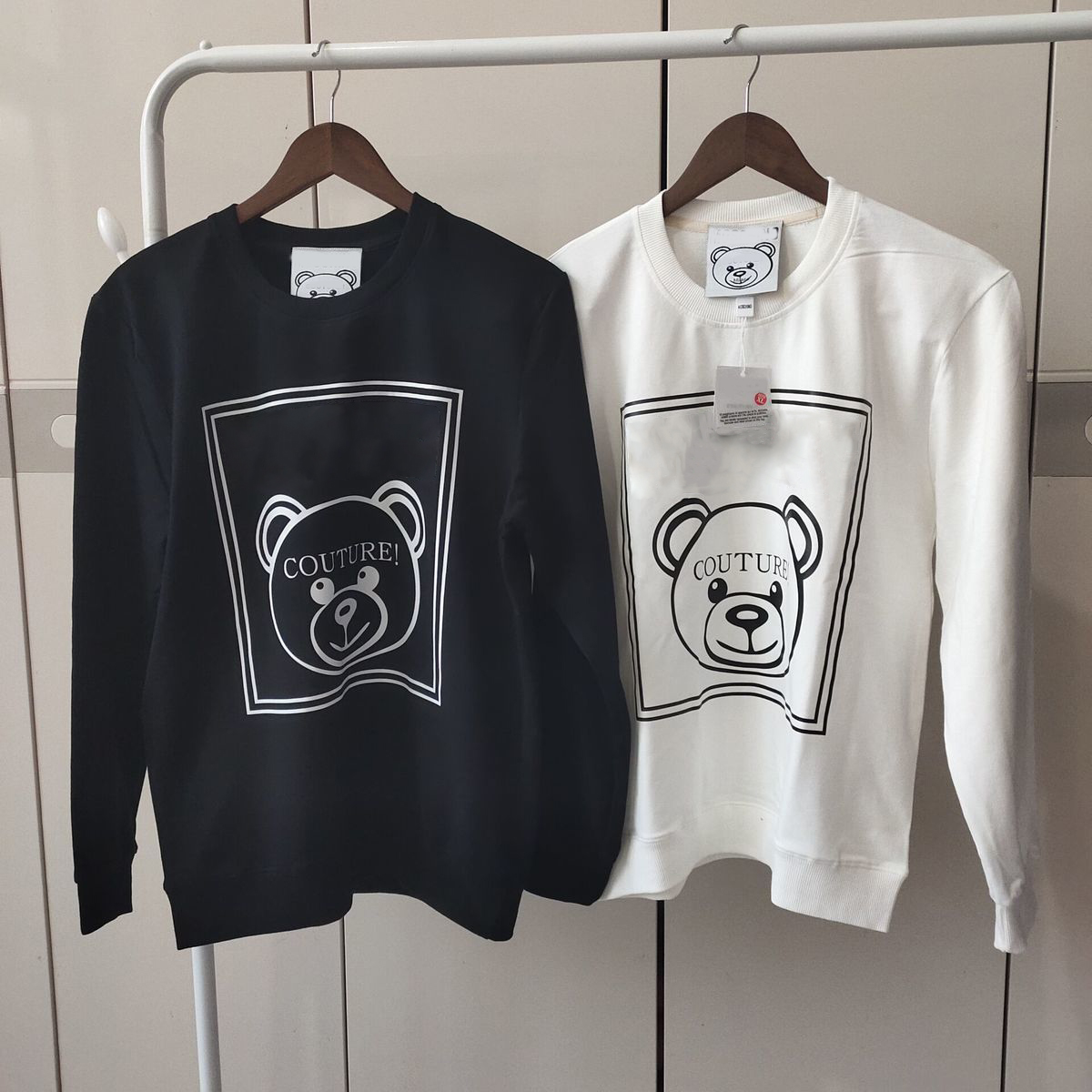 2021 Fall women's Hoodie Classic Black and white printing Large Size Fashion Loose Cotton men luxury Sweatshirts M-5XL
2021 Fall women's Hoodie Classic Black and white printing Large Size Fashion Loose Cotton men luxury Sweatshirts M-5XL