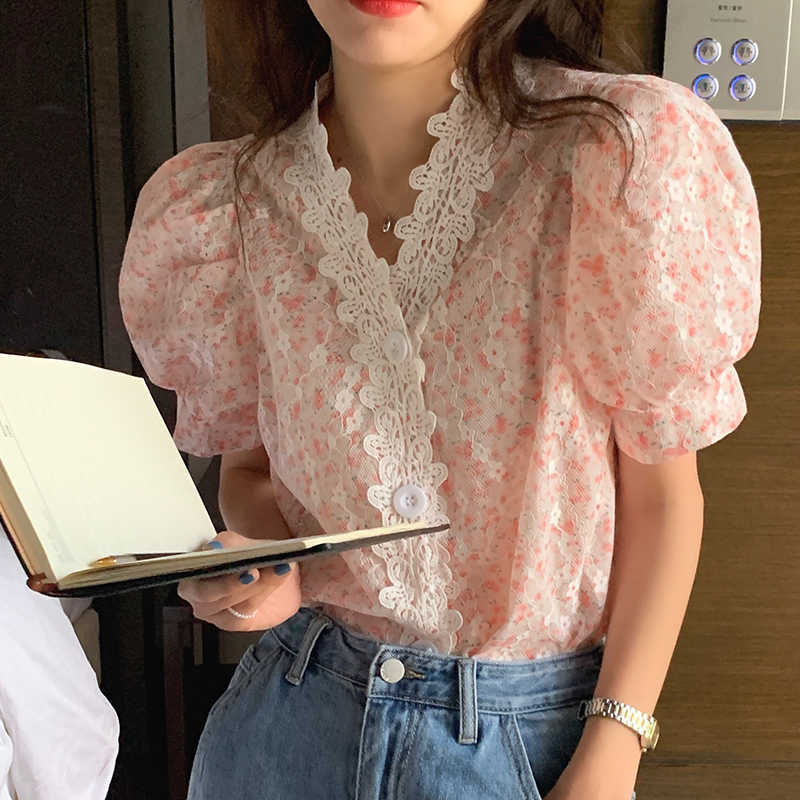 Korejpaa Women Shirt Summer Korean Chic Gentle Thin V-Neck Lace Stitching Single-Breasted Puff Sleeve Small Floral Blouses 210526