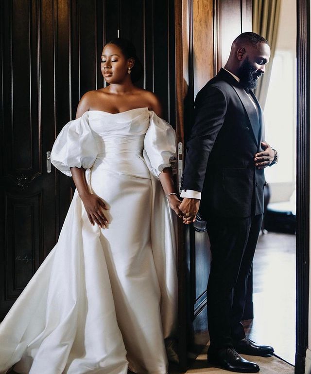 Simple Satin Mermaid Wedding Dress with Detachable Train Short Sleeve Off Shoulder Bridal Gowns robes de mariée Pastels Ruched Bride Dresses