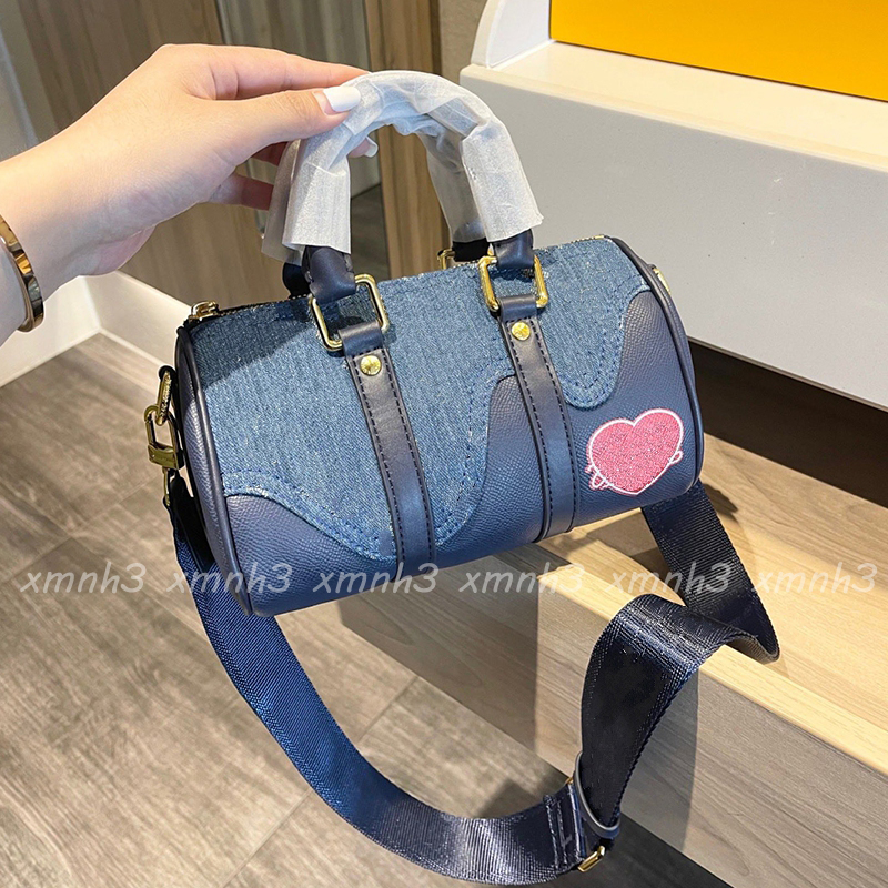 Autumn and Winter Handbags Men's Fashion Messenger Bag Woman Designer Totes Luxury Quality Shoulder Bags, This item is not for sale
Autumn and Winter Handbags Men's Fashion Messenger Bag Woman Designer Totes Luxury Quality Shoulder Bags, This item is not for sale