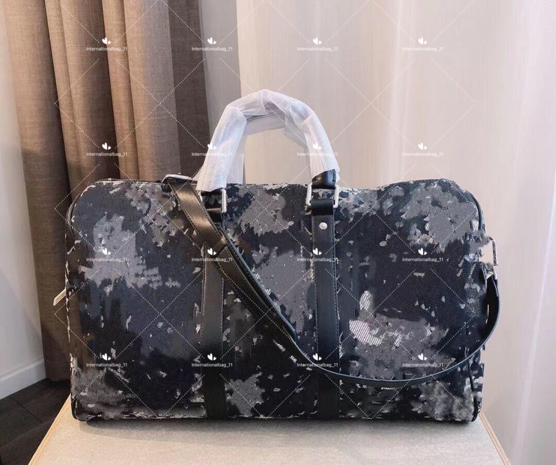 2021 Style 45cm Airpol travert men Duffel Bags shoulder for real leather High Quality Duffle Luggage Handbags Large Capacity fashion bag
2021 Style 45cm Airpol travert men Duffel Bags shoulder for real leather High Quality Duffle Luggage Handbags Large Capacity fashion bag