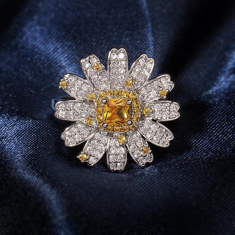 Fashion Jewelry Women's Fresh Daisy Flower Ring Luxury Ladies 925 Silver Wedding Rings Cluster
Fashion Jewelry Women's Fresh Daisy Flower Ring Luxury Ladies 925 Silver Wedding Rings Cluster