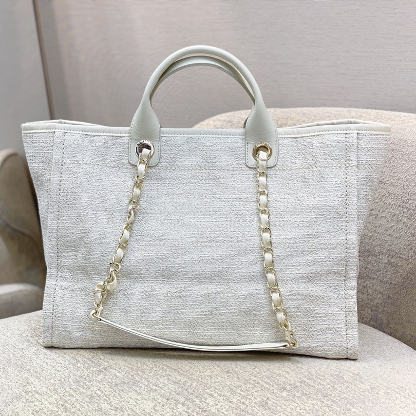 Brand Designer Totes Bag 2021 Trendy Summer Beach Famous Top Quality Shoulder Handbags with Gold Chain, White 36*26cm
Brand Designer Totes Bag 2021 Trendy Summer Beach Famous Top Quality Shoulder Handbags with Gold Chain, White 36*26cm