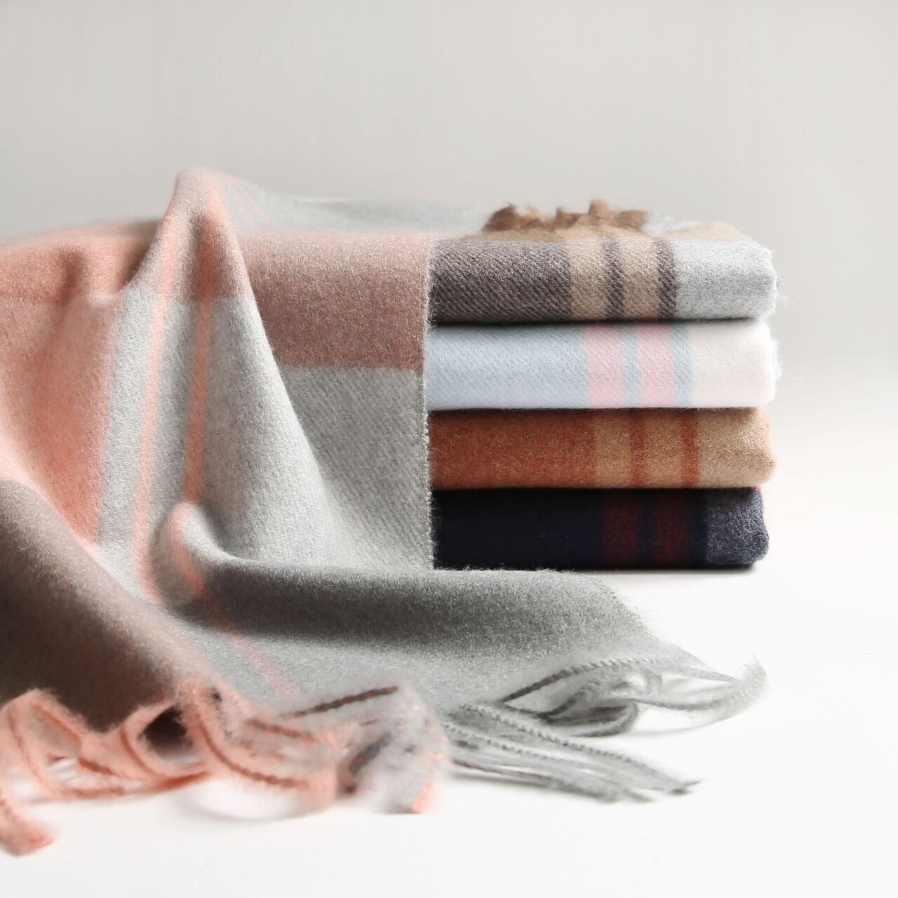 Wool Scarfs Winter Luxury 100% Cashmere Scarf Men and Women Designer Classic Big Plaid Scarves Pashmina Infinity Scarfs CGRT
Wool Scarfs Winter Luxury 100% Cashmere Scarf Men and Women Designer Classic Big Plaid Scarves Pashmina Infinity Scarfs CGRT