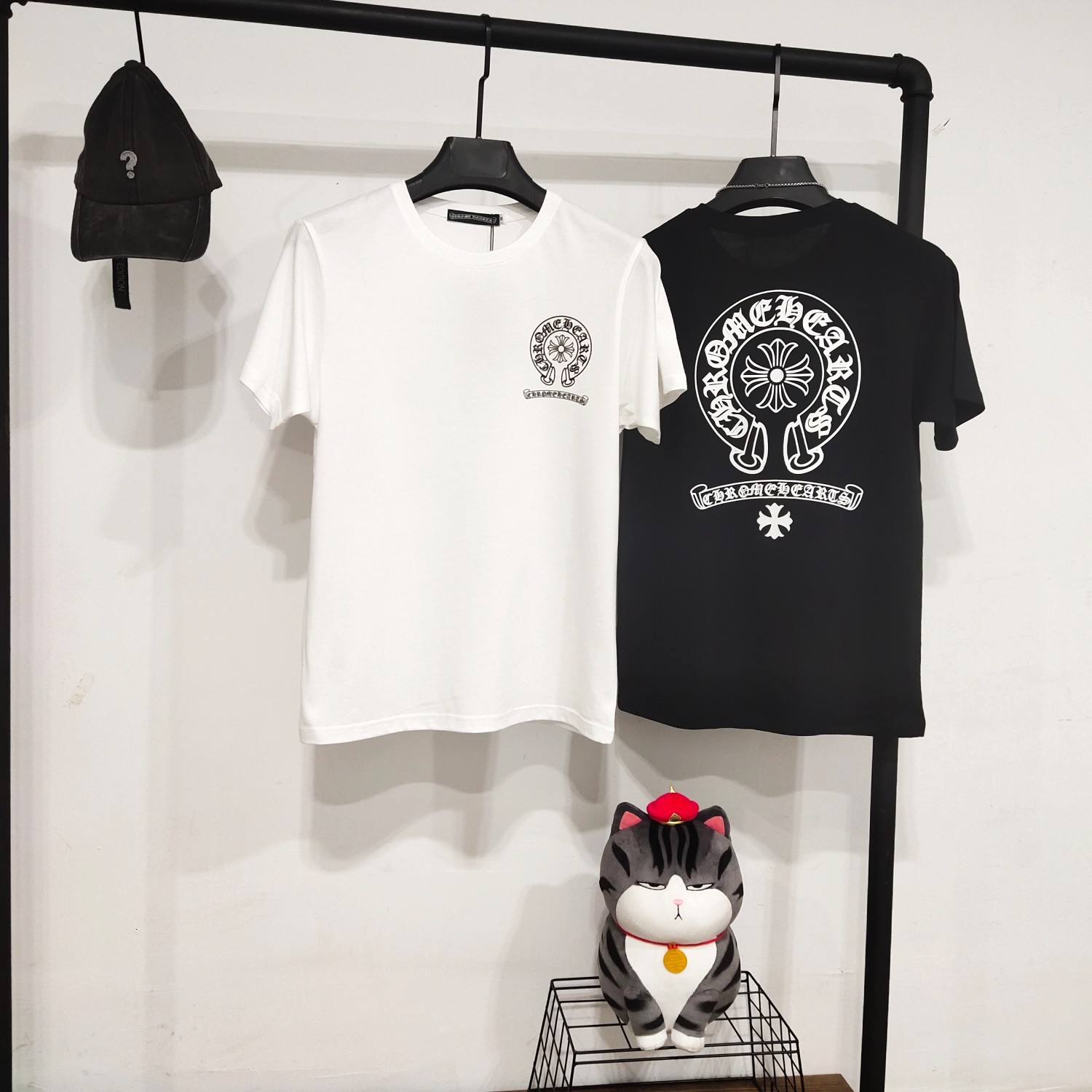 Chromehearts / crosin classic horseshoe Sanskrit print cross short sleeve Unisex T-shirt, White;black
Chromehearts / crosin classic horseshoe Sanskrit print cross short sleeve Unisex T-shirt, White;black