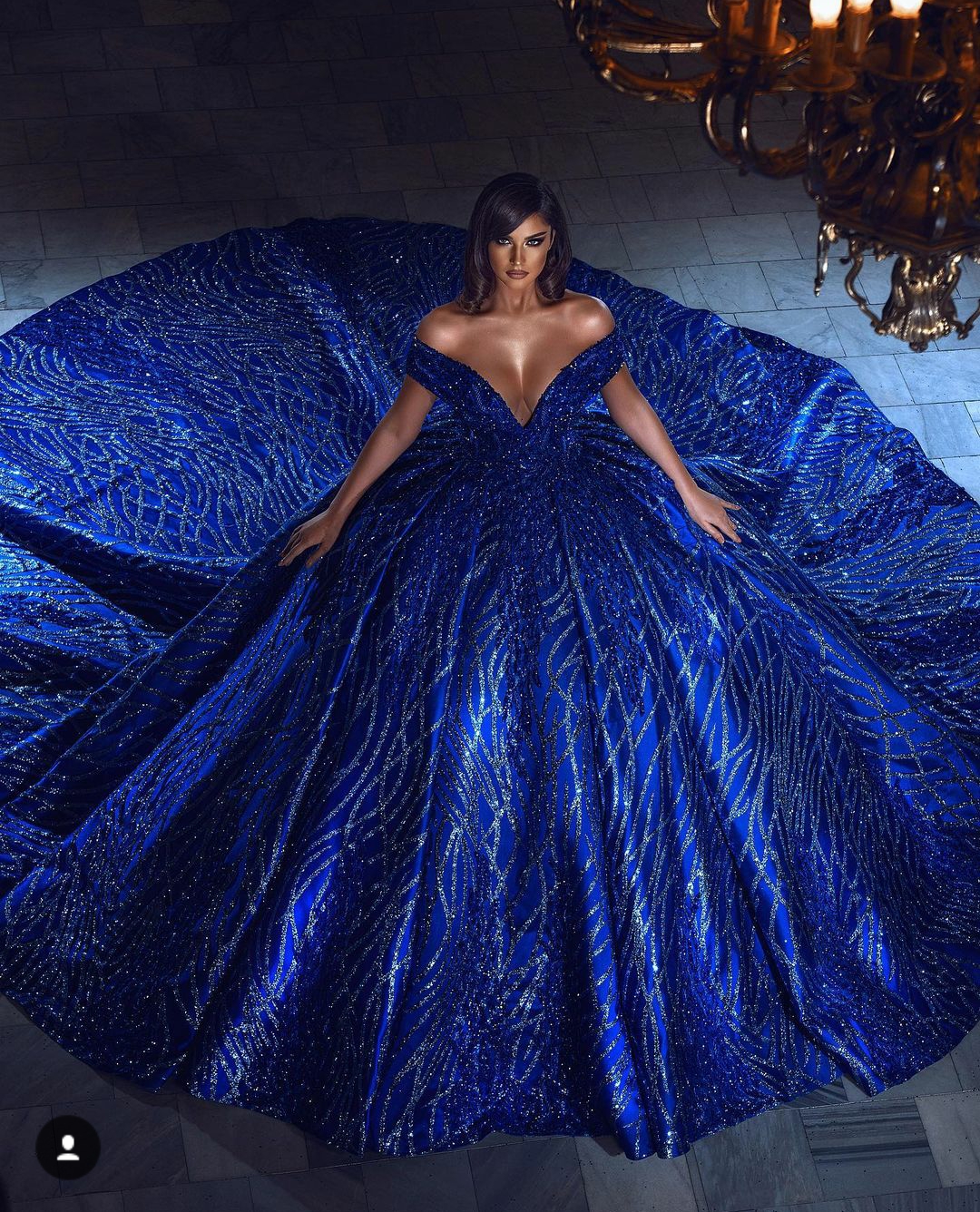 Royal Blue Ball Gown Sequined Evening Dresses Off the Shoulder Deep V Neckline Vintage Prom Gowns High Quality Satin Party Dress