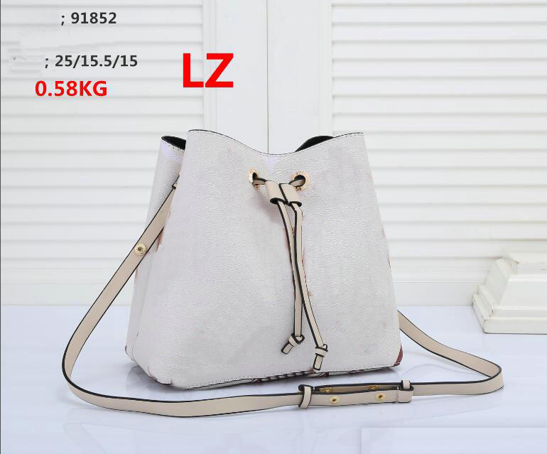 elegance bags Fashion womens Cross Body Printed Handbag ladies Genuine Leather Shoulder Bag purse 2021 bucket small CrossBody Handbags 91852# 25cm, Black
elegance bags Fashion womens Cross Body Printed Handbag ladies Genuine Leather Shoulder Bag purse 2021 bucket small CrossBody Handbags 91852# 25cm, Black