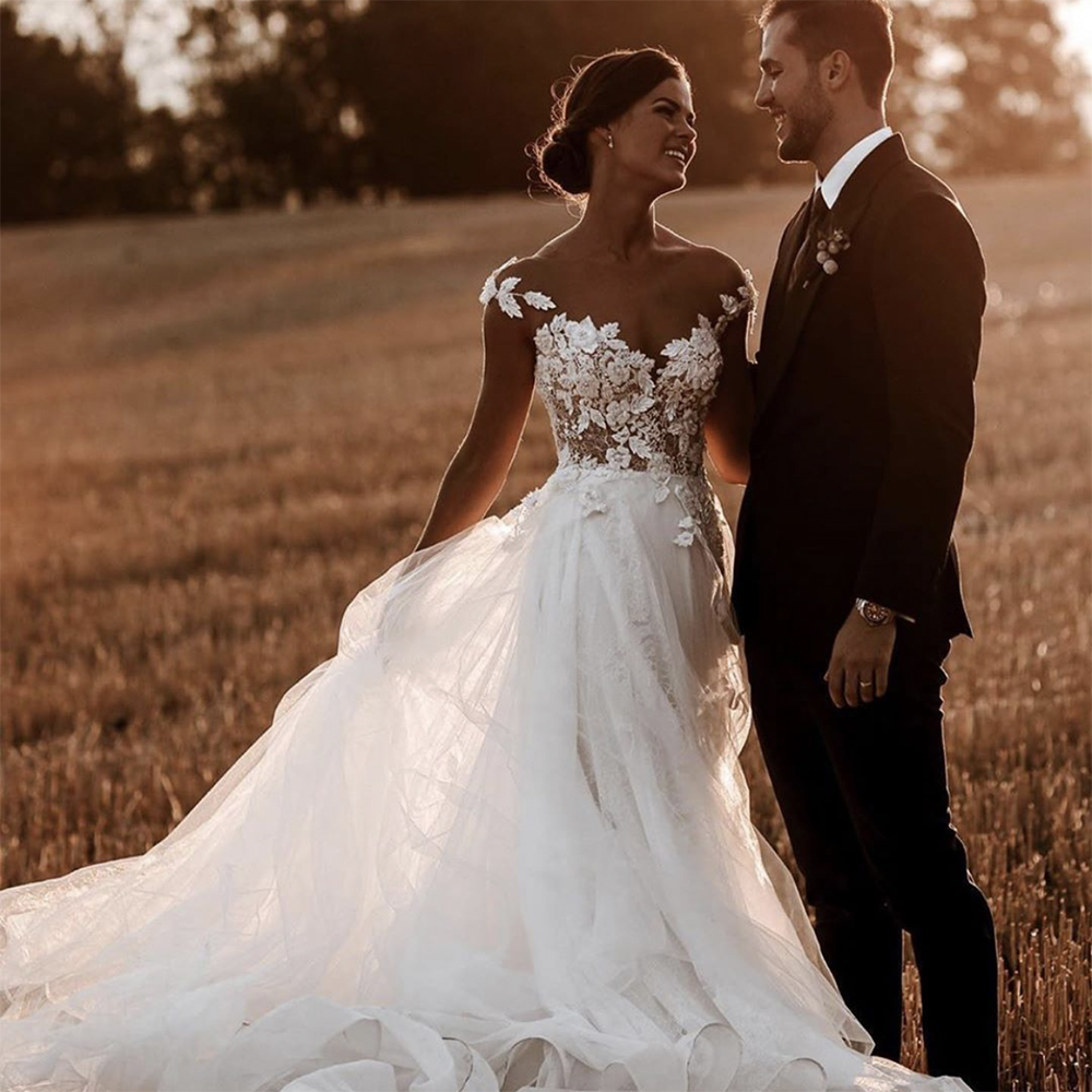 2021 A-Line Wedding Dresses Modest Sheer Neck Lace Top Bridal Gowns Backless Full Length Tulle White Beads