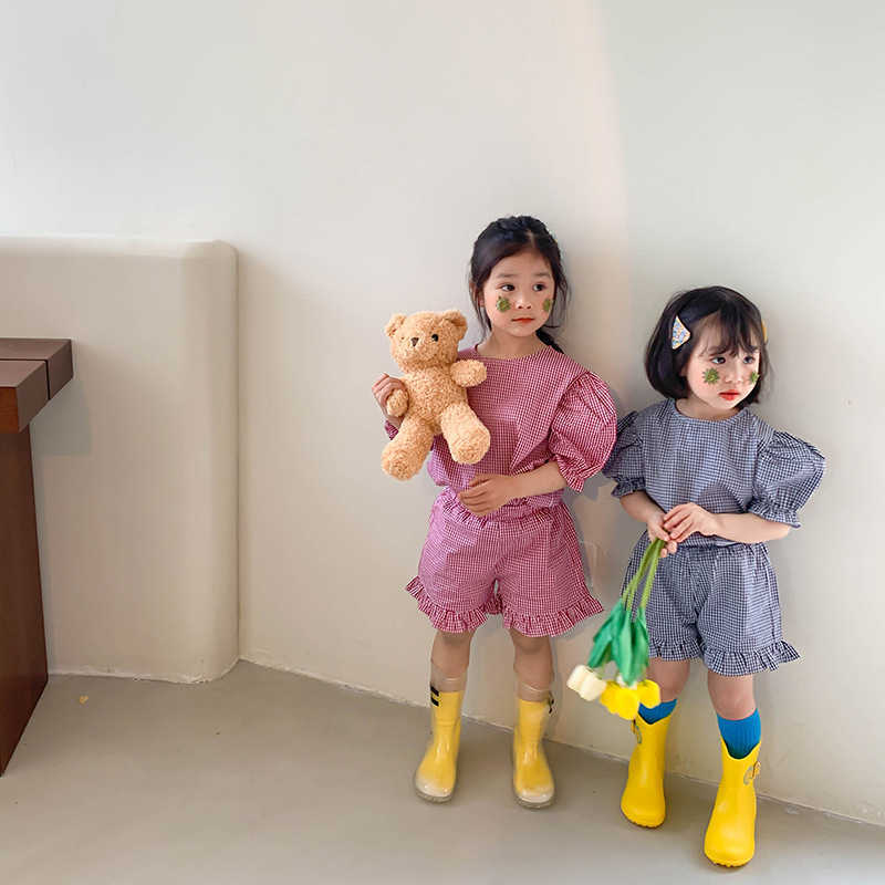 Summer baby girls cute plaid clothes sets cotton puff sleeve T shirt and shorts 2pcs sets 1-6Y P0831, Red
Summer baby girls cute plaid clothes sets cotton puff sleeve T shirt and shorts 2pcs sets 1-6Y P0831, Red