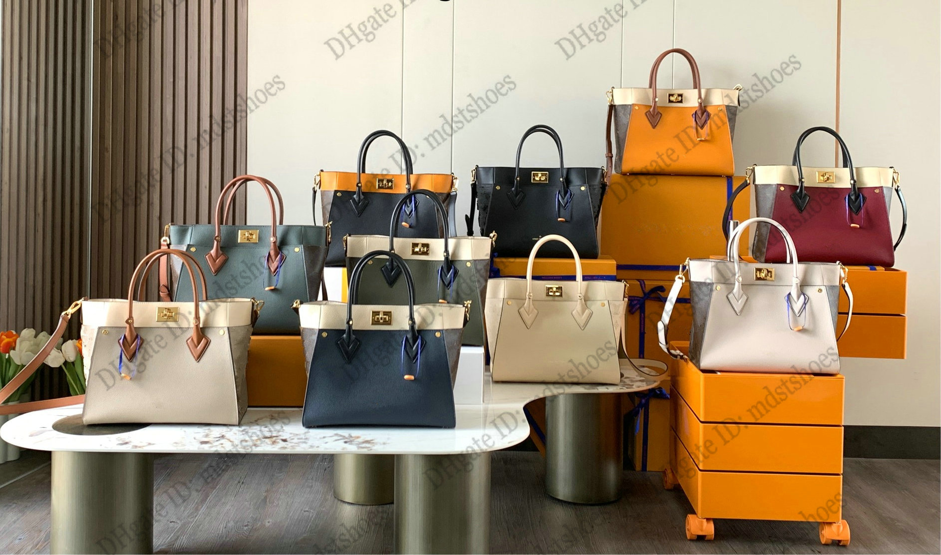 ON MY SIDE PM MM Tote Elegant Handle Bag Vintage Limited Edition Womens Designer Luxurys Handbag Shoulder Bags Cross Body with Twist Lock
ON MY SIDE PM MM Tote Elegant Handle Bag Vintage Limited Edition Womens Designer Luxurys Handbag Shoulder Bags Cross Body with Twist Lock