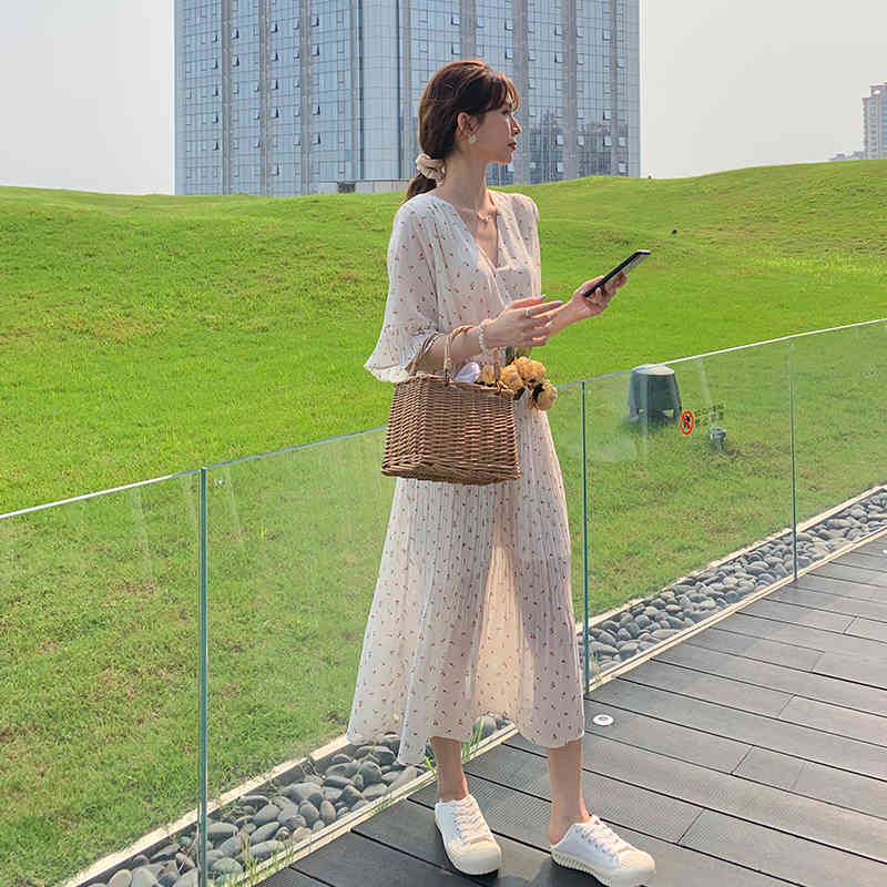 Elegant Pleated Women Dress Summer Floral Print V-neck Flare Sleeve Midi Female Slim Waist Party Vestidos 210429