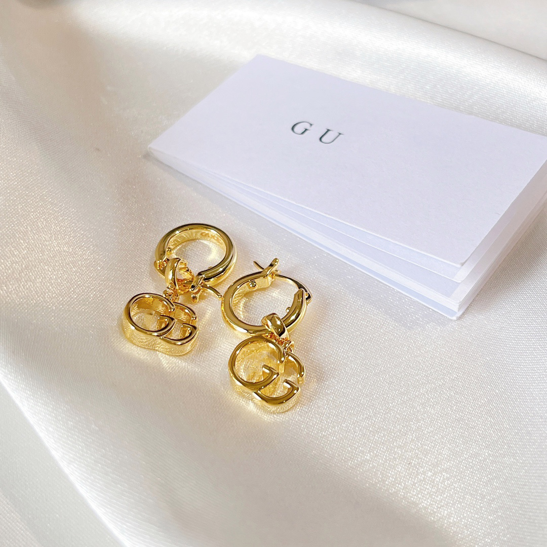 Yellow gold small double G earrings Imported material electroplating thick Summer essential items All-match temperament girl, Golden;silver
Yellow gold small double G earrings Imported material electroplating thick Summer essential items All-match temperament girl, Golden;silver