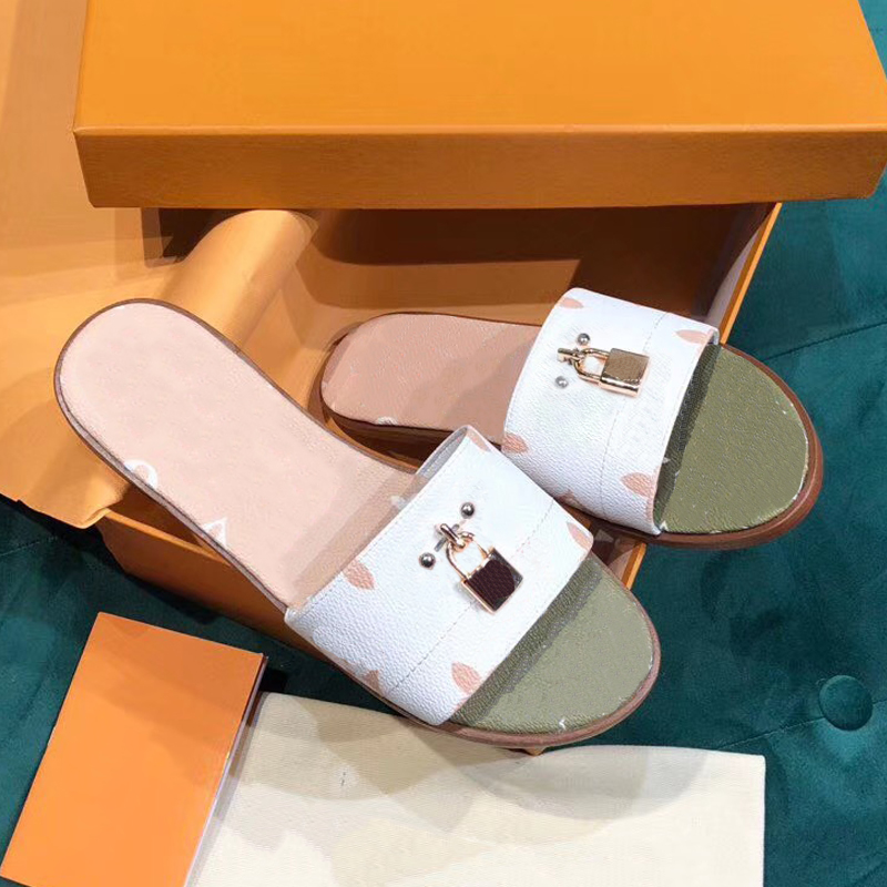 100% High Quality Autumn Winter Flat Slippers Tassel Metal Lock Decor Mules Flipflops Beach Shoes Women 2021 Sandals retuywshp, Red
100% High Quality Autumn Winter Flat Slippers Tassel Metal Lock Decor Mules Flipflops Beach Shoes Women 2021 Sandals retuywshp, Red