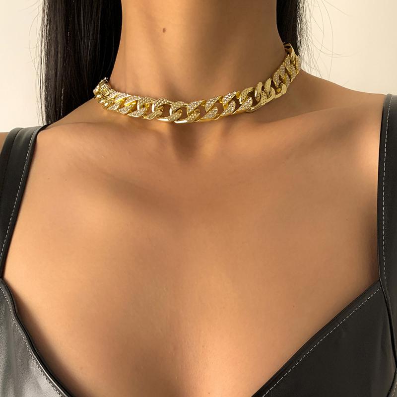Pendant Necklaces European And American Temperament Retro Jewelry With Chain Rhinestone Geometry Cuban Simple Neck For Female
Pendant Necklaces European And American Temperament Retro Jewelry With Chain Rhinestone Geometry Cuban Simple Neck For Female