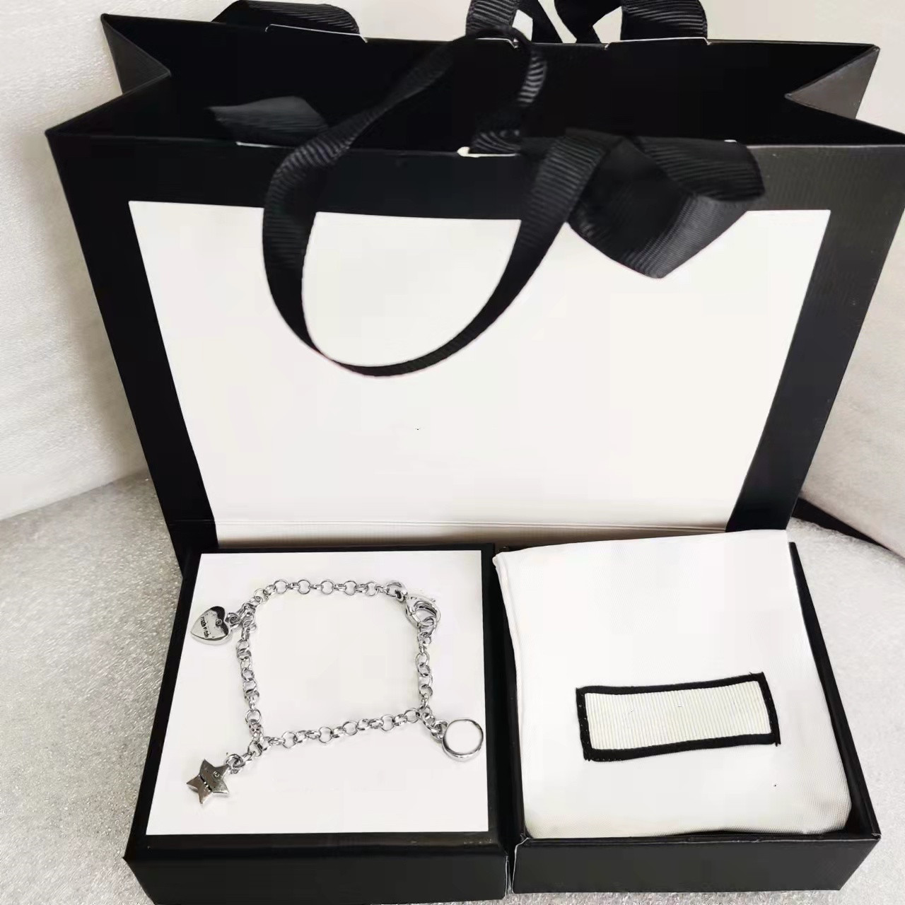 Top Luxury Designer Bracelet Creative Star Heart Three Style Chain Silver Plated Material Bracelets Jewelry Supply
Top Luxury Designer Bracelet Creative Star Heart Three Style Chain Silver Plated Material Bracelets Jewelry Supply