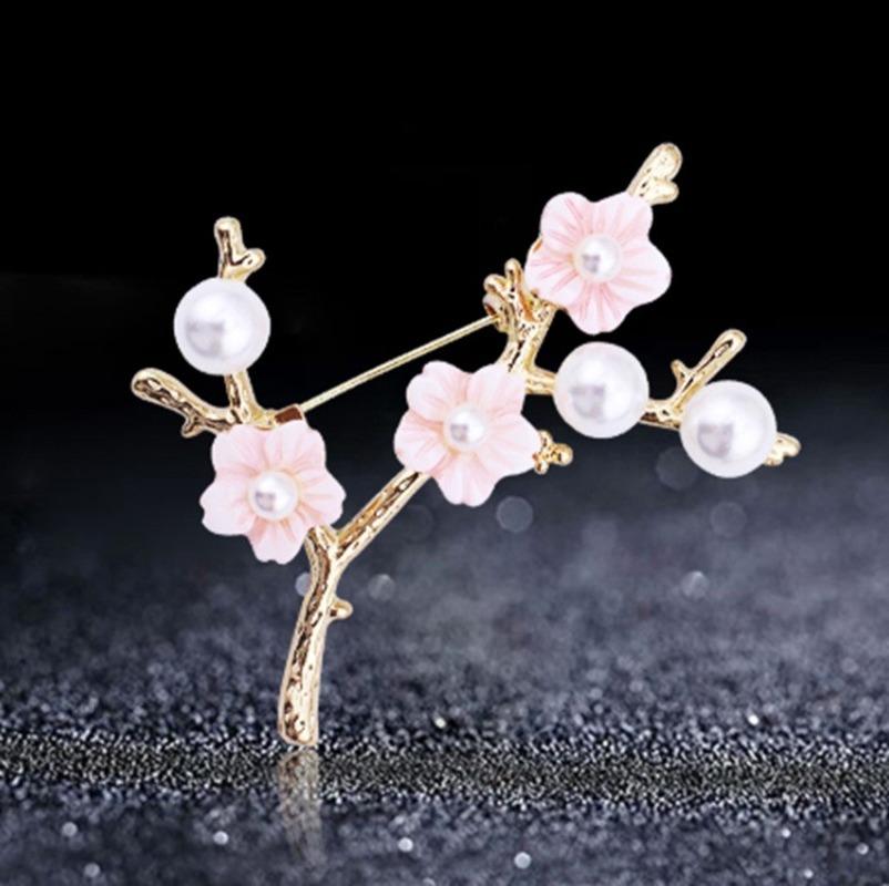 Pins, Brooches Romantic Natural Shell Flower Brooch Pin Women Luxury Gold European And American Style Fashion Jewelry, Gray
Pins, Brooches Romantic Natural Shell Flower Brooch Pin Women Luxury Gold European And American Style Fashion Jewelry, Gray