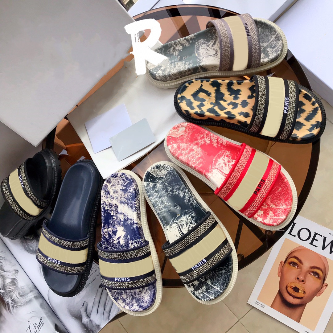 Classic Ladies Sandals Jacquard Embroidered Print Slippers Luxury Designer Floral Brocade Flip Flops Platform Casual Flats 35-41, 008
Classic Ladies Sandals Jacquard Embroidered Print Slippers Luxury Designer Floral Brocade Flip Flops Platform Casual Flats 35-41, 008