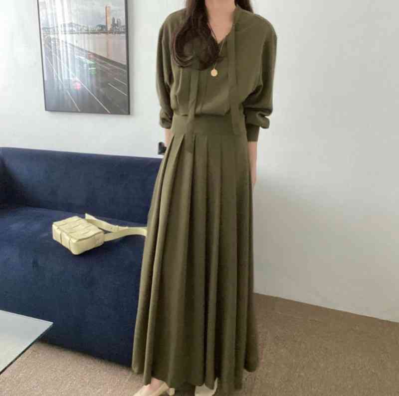 Women Elegant Party Dress Long Sleeve V Neck Solid Autumn Pleats Slim Temperament 210506