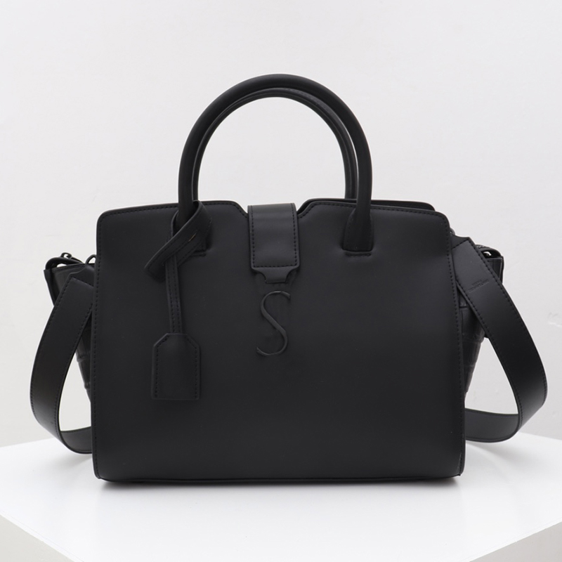 5A+ Luxury Designer Commuter Bag Handbags Lady Tote Full Black Trendy Female Trapeze Cowhide Genuine Leather Shoulder Bags 2022
5A+ Luxury Designer Commuter Bag Handbags Lady Tote Full Black Trendy Female Trapeze Cowhide Genuine Leather Shoulder Bags 2022