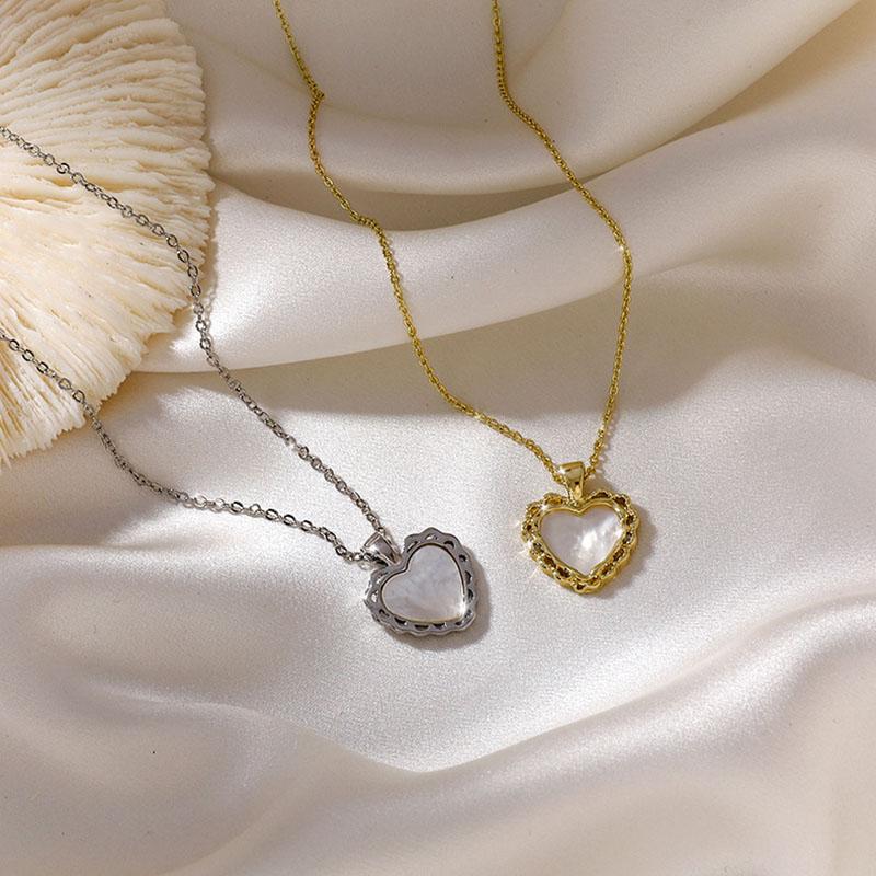 Pendant Necklaces GSOLD Vintage Metal Lace Heart-Shaped Shell Necklace Women Elegant Temperament Clavicle Chain Jewelry Gifts 202103
Pendant Necklaces GSOLD Vintage Metal Lace Heart-Shaped Shell Necklace Women Elegant Temperament Clavicle Chain Jewelry Gifts 202103