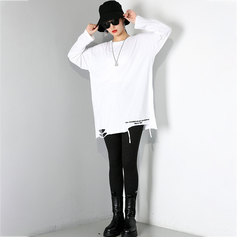 EAM Women Brief White Hole Big Size Personality Tshirt Round Neck Long Sleeve Fashion Spring Autumn 1DD1797 210406