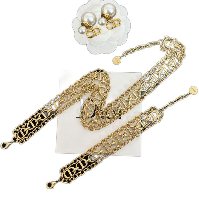 Designer Jewelry Luxury 18K Gold Tide cards Necklaces Bracelet Mens and Women Party Lovers Gift Jewelry Dio Bracelet iOR style rings Bracelets, Boxes 4 color pick 1color
Designer Jewelry Luxury 18K Gold Tide cards Necklaces Bracelet Mens and Women Party Lovers Gift Jewelry Dio Bracelet iOR style rings Bracelets, Boxes 4 color pick 1color