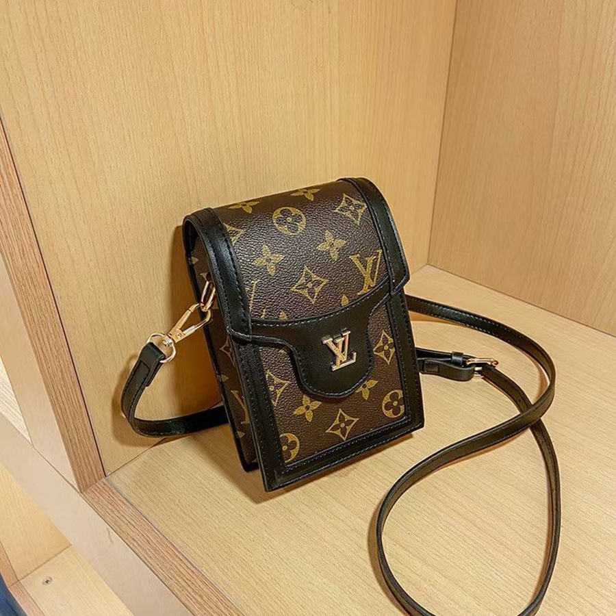 22 LV LOUIS bag VITTON All-match Lady Messenger Small Square Bag Retro Printing Mobile Phone Bag Single Shoulder Handbag, Red;black
22 LV LOUIS bag VITTON All-match Lady Messenger Small Square Bag Retro Printing Mobile Phone Bag Single Shoulder Handbag, Red;black