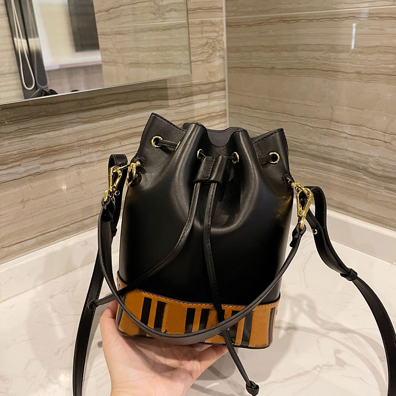 Bucket Bag Small Crossbody Bags Handbags Purse Genuine Leather Fashion Letter Patchwork Color Two Detchable Shoulder Strap Lady Totes High Quality
Bucket Bag Small Crossbody Bags Handbags Purse Genuine Leather Fashion Letter Patchwork Color Two Detchable Shoulder Strap Lady Totes High Quality