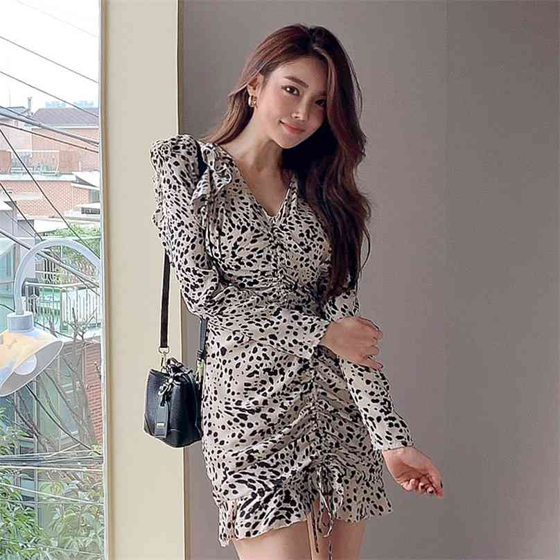 autumn leopard print Dresses korea Ladies chiffon v-neck Long Sleeve Mini Sexy Club Party for women clothing 210602, The picture color
autumn leopard print Dresses korea Ladies chiffon v-neck Long Sleeve Mini Sexy Club Party for women clothing 210602, The picture color