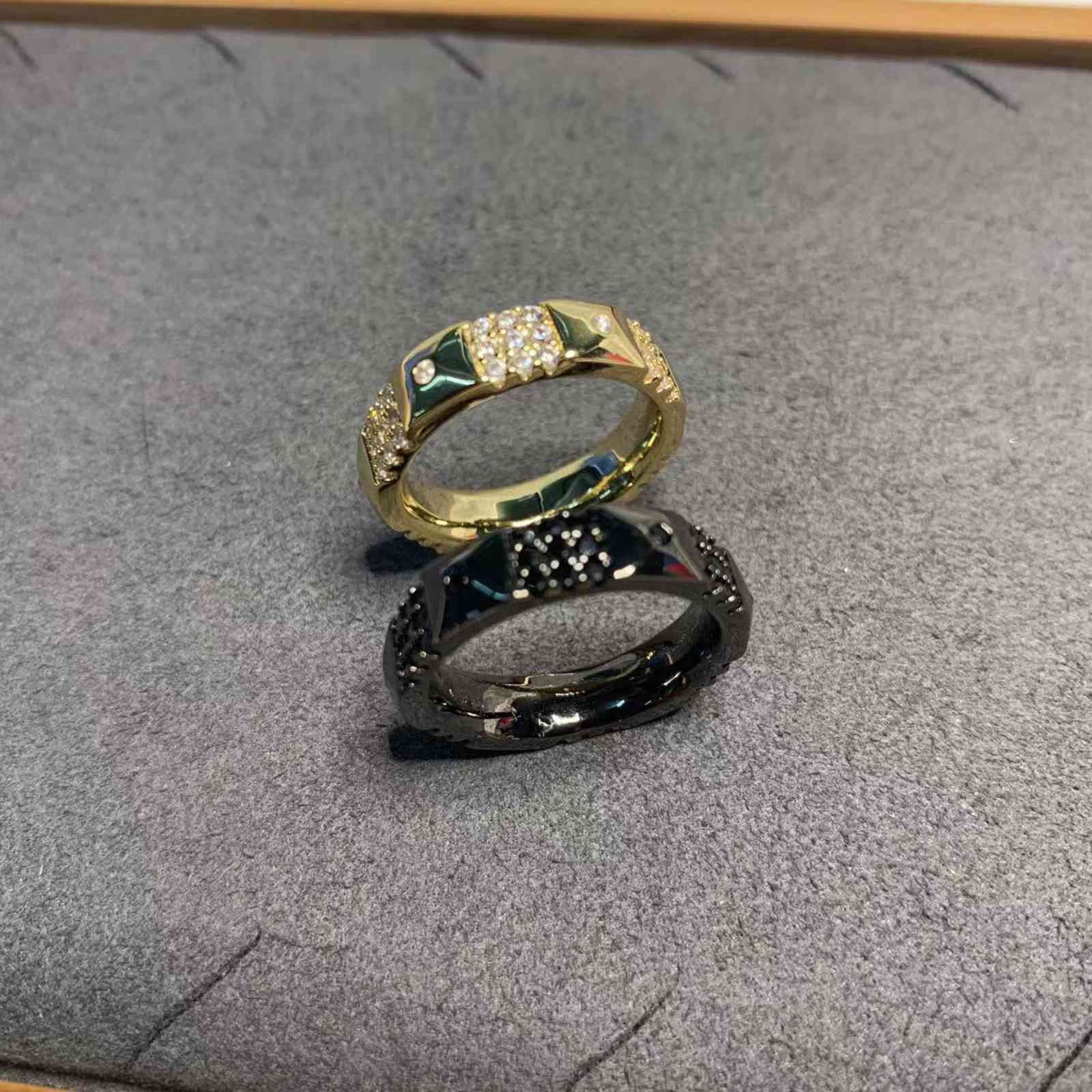 a Avant-garde Neutral Black Ring Female Gold Concave Convex Geometric Design Finger