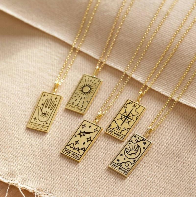 Pendant Necklaces Fashion Tarot Card Necklace Metal Painted Oil Fortune Star World Sun Moon Charms Wisdom Strength Symbolic Frienfship
Pendant Necklaces Fashion Tarot Card Necklace Metal Painted Oil Fortune Star World Sun Moon Charms Wisdom Strength Symbolic Frienfship