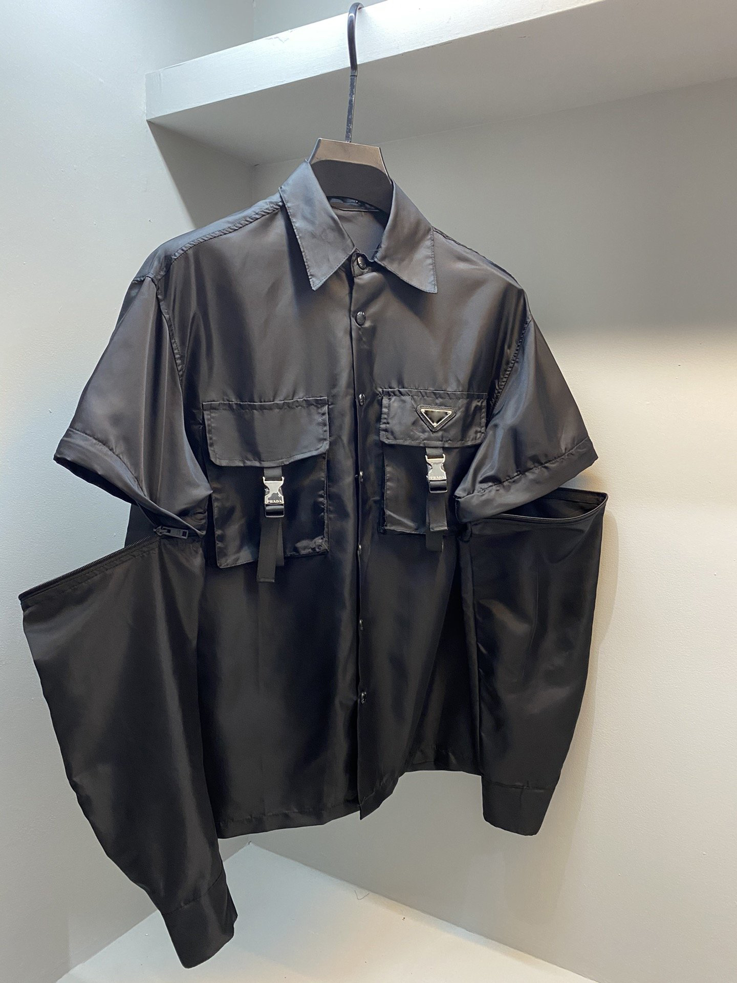 21ss European spring and summer latest fashion broken sleeve luxury cool shirt Paris French male designer high-quality men's sexy ladies shirts FASHIONABLE STYLE, Black
21ss European spring and summer latest fashion broken sleeve luxury cool shirt Paris French male designer high-quality men's sexy ladies shirts FASHIONABLE STYLE, Black
