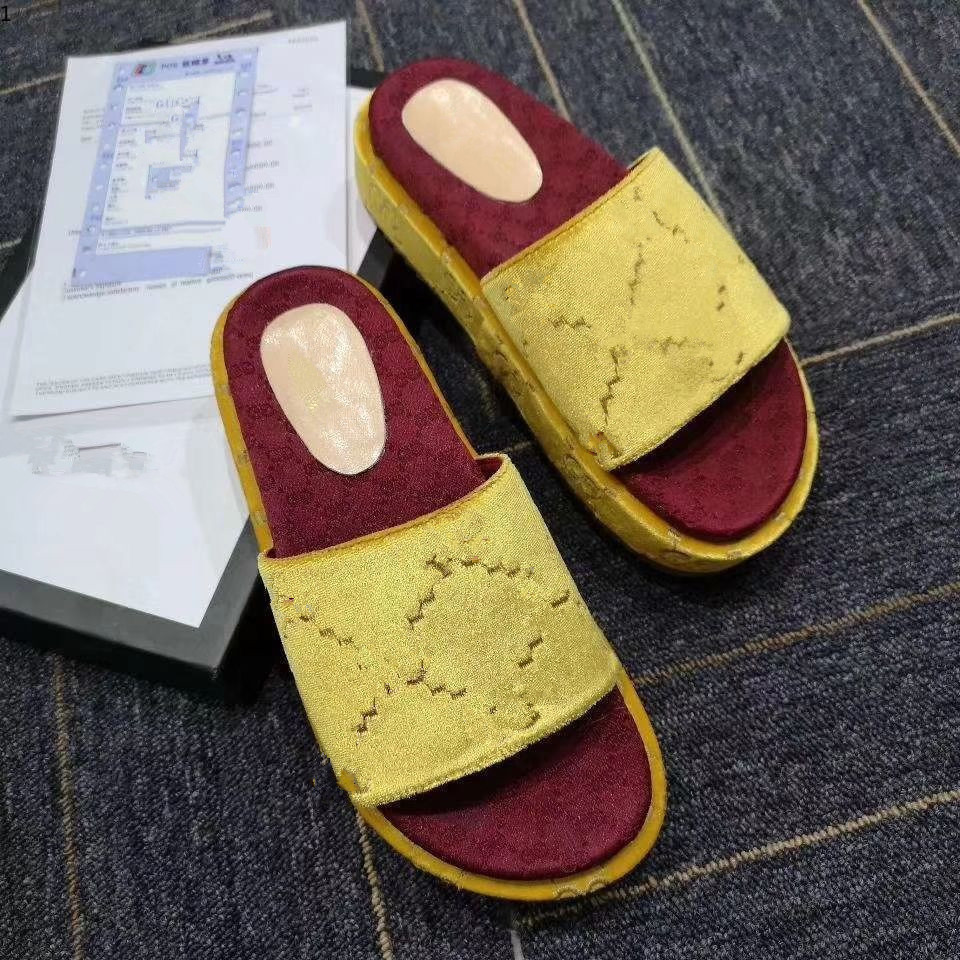 Designer woman fashion Beach Thick bottom luxury platform Alphabet lady Leather High heel slippers Large size 35-40 mkj002
Designer woman fashion Beach Thick bottom luxury platform Alphabet lady Leather High heel slippers Large size 35-40 mkj002