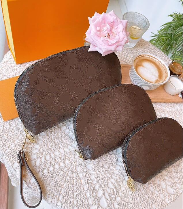 2021 fashion Women cosmetic bags organizer famous makeup bag travel pouch make up ba ladies cluch purses organizador toiletry 3pcs set, Brown
2021 fashion Women cosmetic bags organizer famous makeup bag travel pouch make up ba ladies cluch purses organizador toiletry 3pcs set, Brown