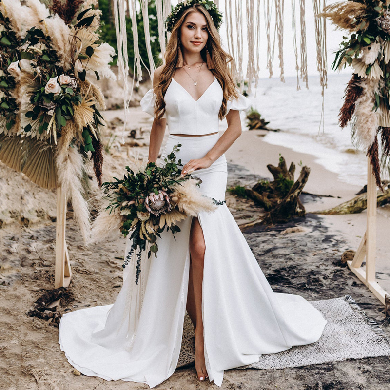 V-Neck Two Pieces Sexy Split Wedding Dress Spaghetti Straps Buttons A-Line 2021 Vestido De Noiva Bridal Gown, White
V-Neck Two Pieces Sexy Split Wedding Dress Spaghetti Straps Buttons A-Line 2021 Vestido De Noiva Bridal Gown, White