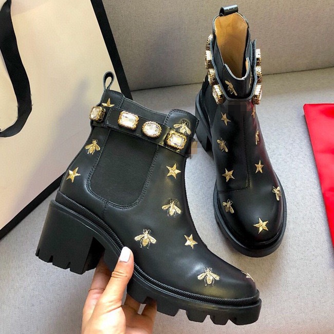 2021 Top Women Designer Boots Martin Desert Boot Flamingos Love Arrow 100% Real Leather Medal Coarse Non-Slip Winter Shoes Size US5-11, Black
2021 Top Women Designer Boots Martin Desert Boot Flamingos Love Arrow 100% Real Leather Medal Coarse Non-Slip Winter Shoes Size US5-11, Black