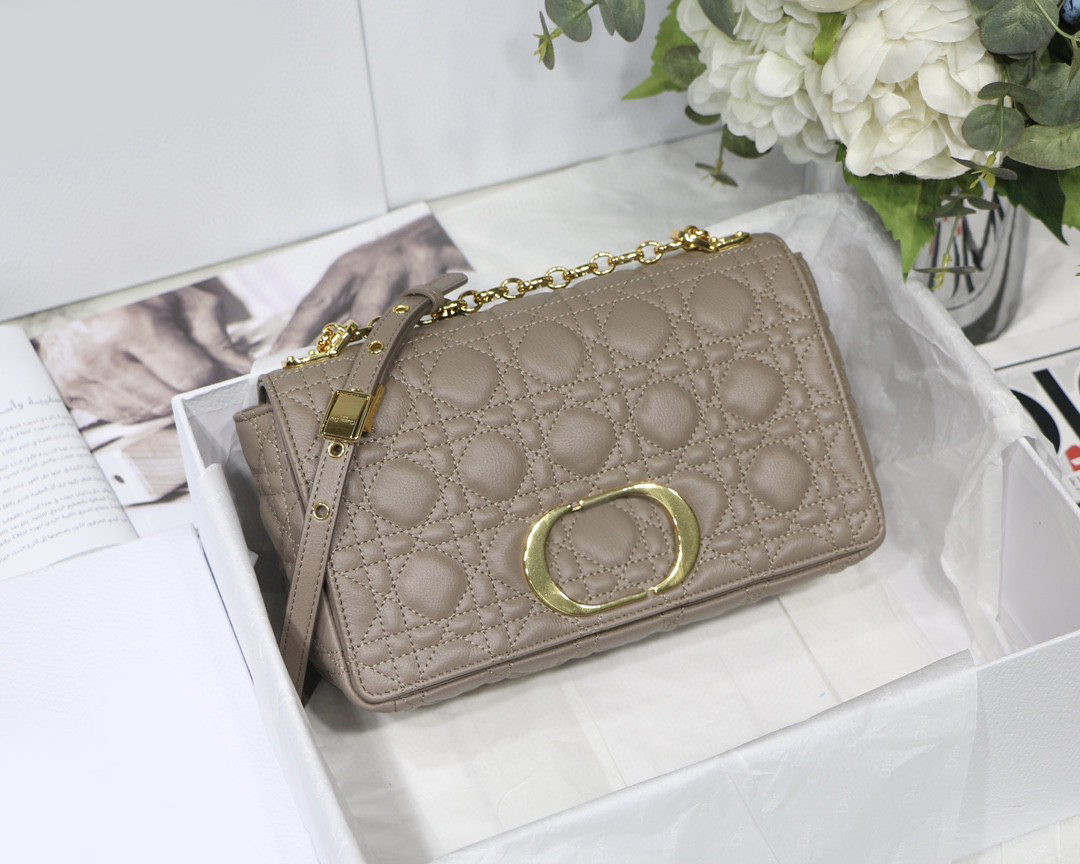 Luxury Designer Womens CARO Shoulder Bags Imitation Brand Crossbody Tote handbags waist clutch purse classical Wallet Backpacks Fashion Squa
Luxury Designer Womens CARO Shoulder Bags Imitation Brand Crossbody Tote handbags waist clutch purse classical Wallet Backpacks Fashion Squa