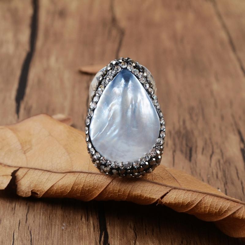 Cluster Rings BOROSA Natural White Shell Drop Big Stone Paved Rhinestones Ring Cowrie Handmade Fashion For Party
Cluster Rings BOROSA Natural White Shell Drop Big Stone Paved Rhinestones Ring Cowrie Handmade Fashion For Party