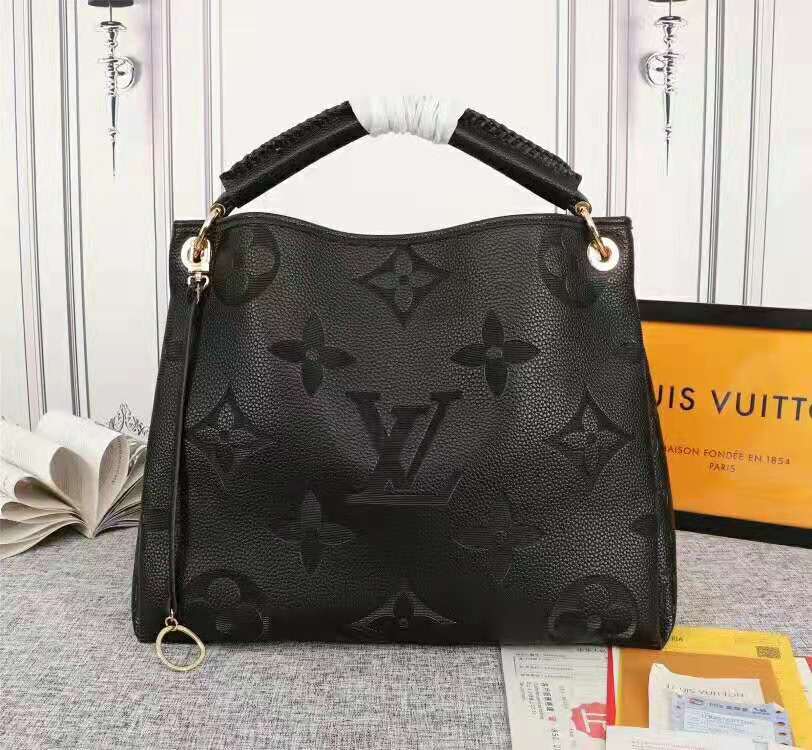 LVLOUISVITTON bagVUTTON 100% genuine leather Good quality 1:1 Tote Fashion Designer Luxurys Hangbag Clutch Designer b
LVLOUISVITTON bagVUTTON 100% genuine leather Good quality 1:1 Tote Fashion Designer Luxurys Hangbag Clutch Designer b