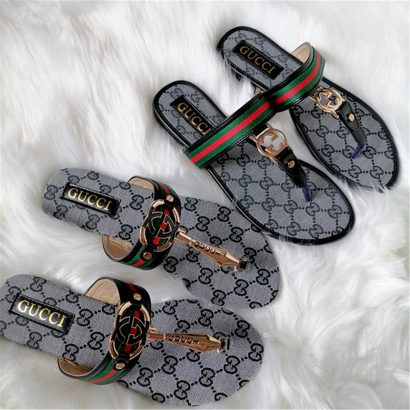 Fashion LOUIS Beach Leather slippers Men Women VITTON Thong Sandals slides Slippers Flat Flip Flops channel Shoes, White;black
Fashion LOUIS Beach Leather slippers Men Women VITTON Thong Sandals slides Slippers Flat Flip Flops channel Shoes, White;black