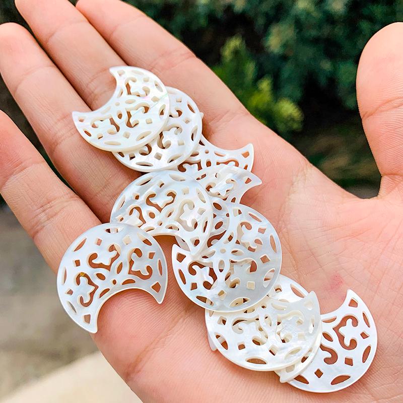 Charms 1pc Natural White Mother Of Pearl Mop Flower Hollow Moon Shell Charm Pendant Diy Hand Making Earring Necklace Jewelry Accessorie, Bronze;silver
Charms 1pc Natural White Mother Of Pearl Mop Flower Hollow Moon Shell Charm Pendant Diy Hand Making Earring Necklace Jewelry Accessorie, Bronze;silver