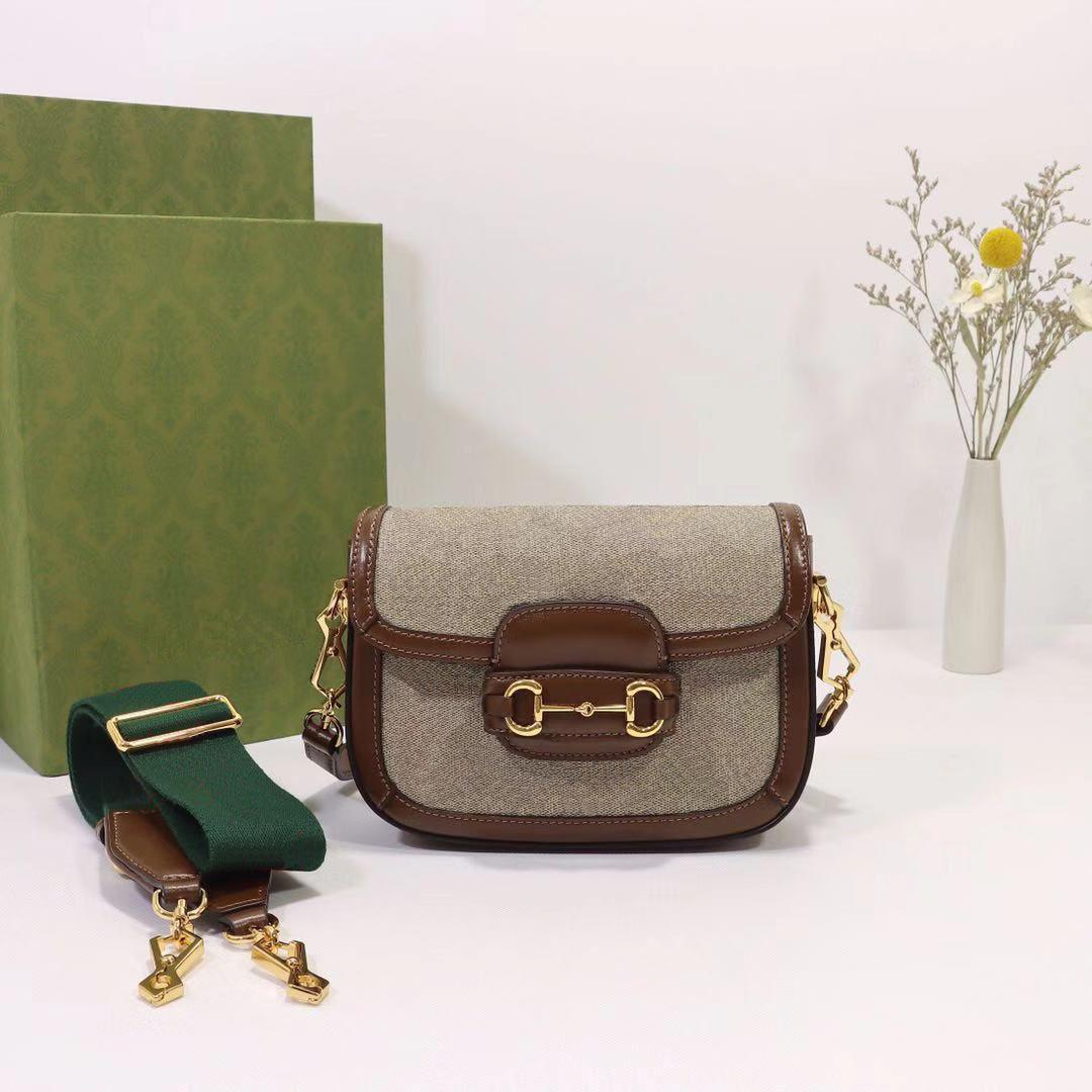 fashion High Quality Shoulder Saddle Bags G 1955 Horsebit bag mini 20.5*14*5cm bag PVC Womens Purse 658574 Versatile for Crossbody as well Vintage Retro Style Lady Flap, Gift bags
fashion High Quality Shoulder Saddle Bags G 1955 Horsebit bag mini 20.5*14*5cm bag PVC Womens Purse 658574 Versatile for Crossbody as well Vintage Retro Style Lady Flap, Gift bags