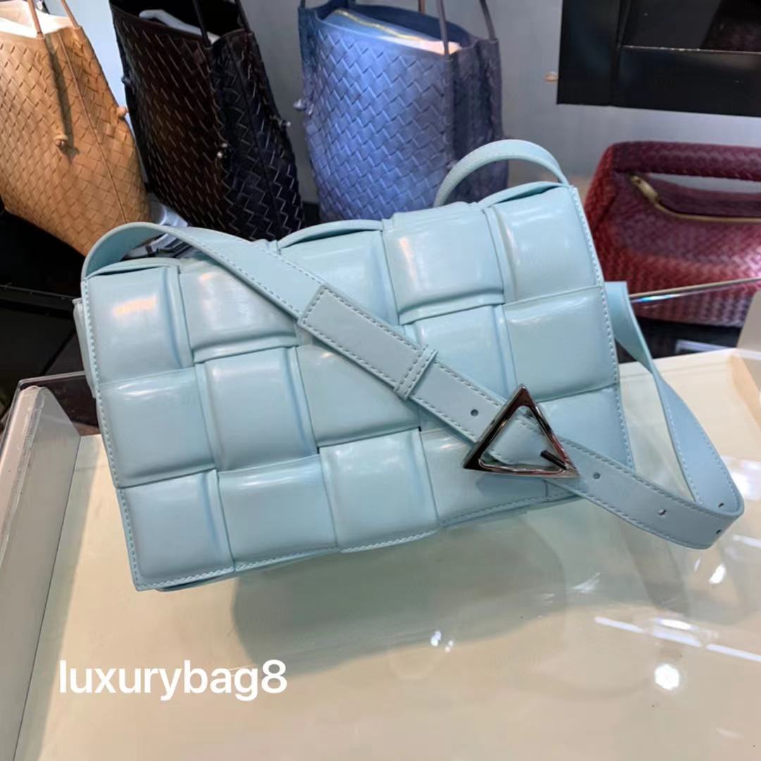 Famous luxury designer shoulder bags women messenger bag folding net woven leather leisure temperament
Famous luxury designer shoulder bags women messenger bag folding net woven leather leisure temperament