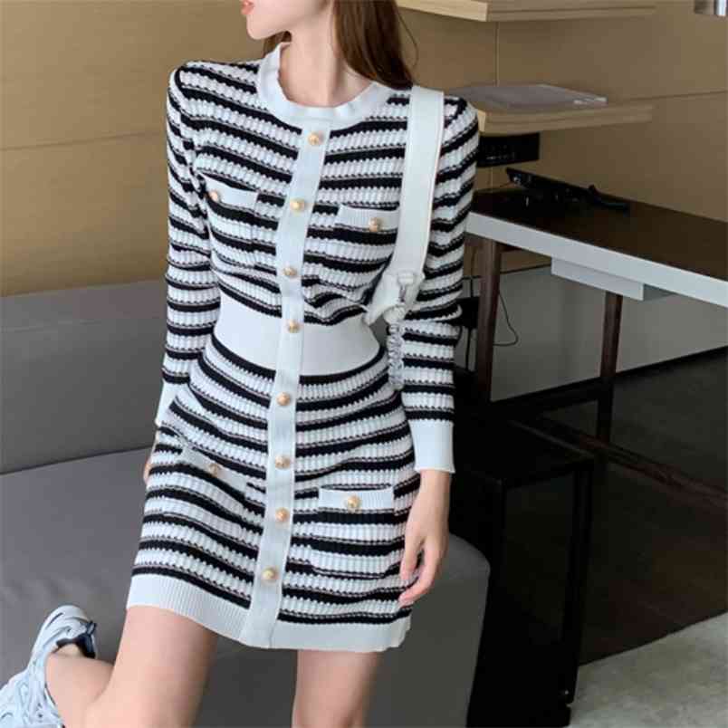 Spring Fashion Stripe Knitted Women Mini Dress Ladies Vintage Single-breasted Bodycon 210519, Photo color
Spring Fashion Stripe Knitted Women Mini Dress Ladies Vintage Single-breasted Bodycon 210519, Photo color