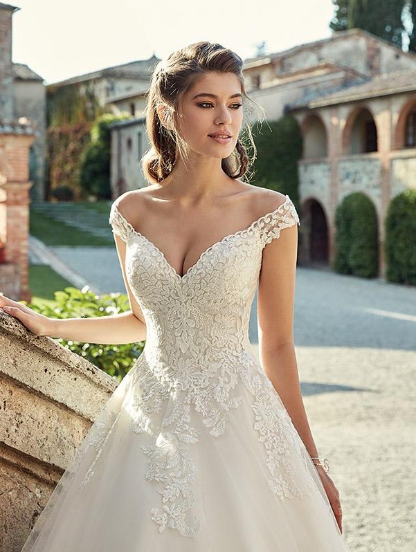 Gorgeous Off Shoulder Lace Wedding Dress 2022 A Line V Neck Appliques Bride Wedding Gowns Open Back Long Sweep Train Bridal Dresses Sleeveless Summer 